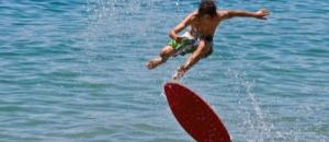 Le Skimboard, un sport de glisse plus que tendance sur les bords de plages !