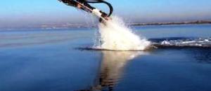 Flyboard : Pour marcher sur l'eau et plonger comme un dauphin