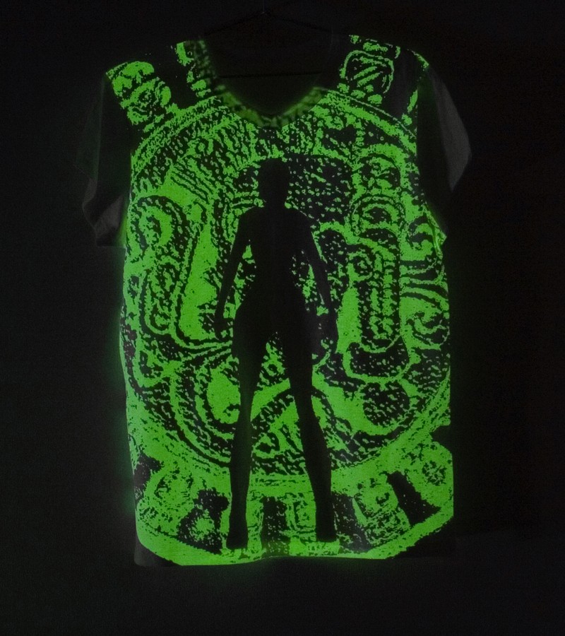 lara%20croft%20fluo.jpg