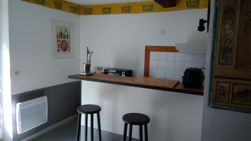  : kitchenette avec bar