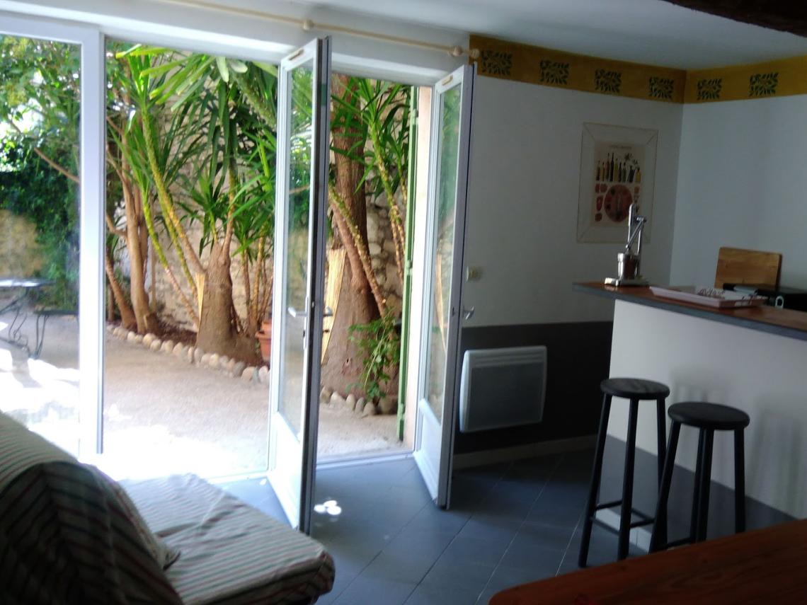 : baie vitree sur jardinet