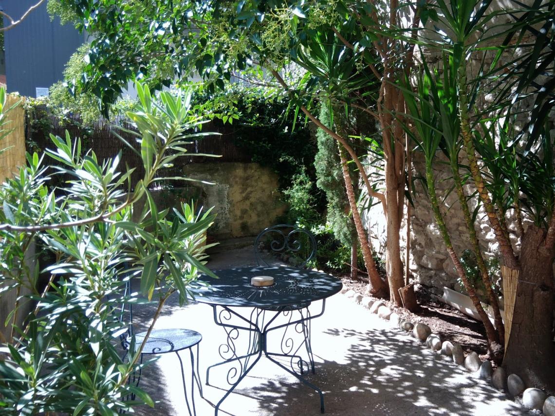 : jardinet arboré privatif