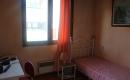 Chambre pour fille: 10 m2, placard mural, 1 lit, 1 bureau, 1 chaise, 1 tv, 2 mirroirs, le prix - 350 euros , toutes charges comprises