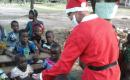  : Distribution des cadeaux aux enfants