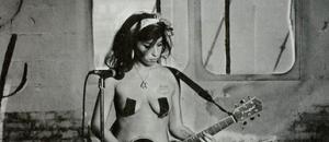 Amy Winehouse nue contre le cancer du sein