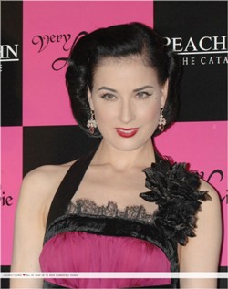 Dita Von Teese égérie de Wonderbra