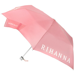 Rihanna fait des parapluies !