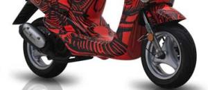 LE SCOOTER NEO'S YAMAHA FAIT « PEAU MODE » AVEC WHO'S NEXT