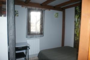 Maisonnette 37 m² + mezzanines , terrasse couverte ; jardin .Max 3-4 personnes