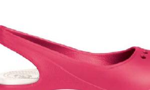  alt="CROCS innove avec sa nouvelle collection CROCS innove avec sa nouvelle collection Crocs TONE™"