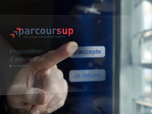  alt="Comment choisir entre deux réponses positives sur Parcoursup ?"