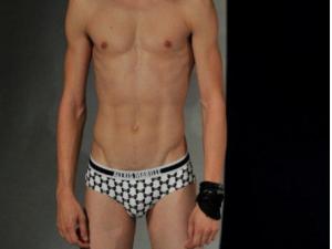  alt="Lingerie Masculine HOM signée Alexis Mabille"