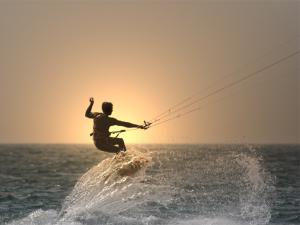  alt="Zoom sur les meilleurs spots pour la pratique du kitesurf en France et à l'étranger"