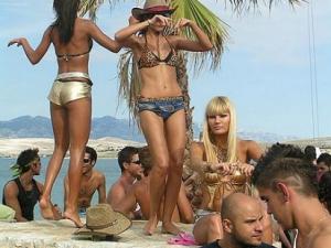  alt="Cap sur l'île de Pag en Croatie pour une fête incroyable !"