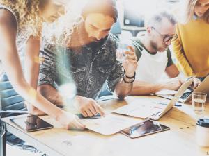  alt="Quels débouchés professionnels après un BTS Commerce International"