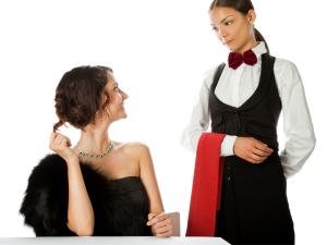  alt="Devenir serveur en restaurant et Travailler dans la restauration"