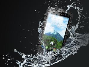  alt="Un smartphone Outdoor 4G, doté d'un écran 5''HD renforcé"