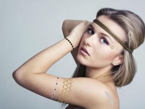  alt="Cet été optez pour des tatouages temporaire chics et originaux"