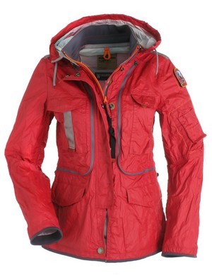  alt="PARAJUMPERS innove avec une nouvelle matière"