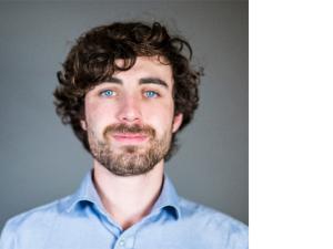  alt="Interview de Simon GUIBERT, Jeune diplômé Essec : il lance CARACOL, un concept de colocation solidaire"