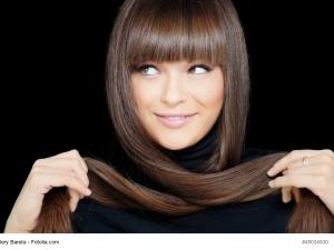  alt="Cheveux : le retour gagnant de la frange !"