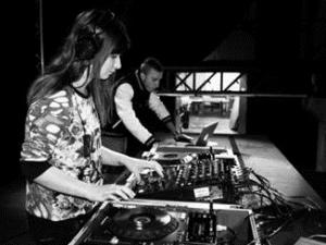  alt="Devenir DJ : Une école de formation des DJ à l'UPCA, cap sur le métier de DJ"