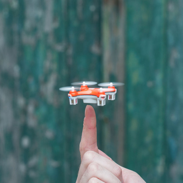 Skeye : Le plus petit des drones ludiques