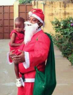  : Distribution des cadeaux aux enfants