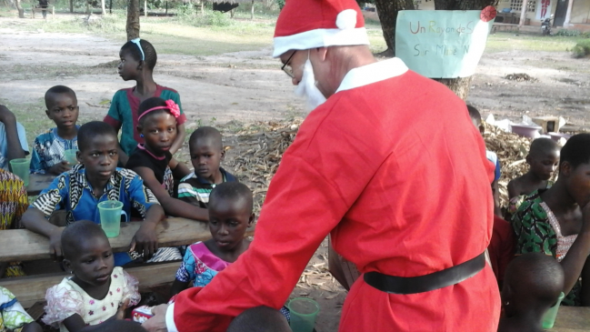  : Distribution des cadeaux aux enfants